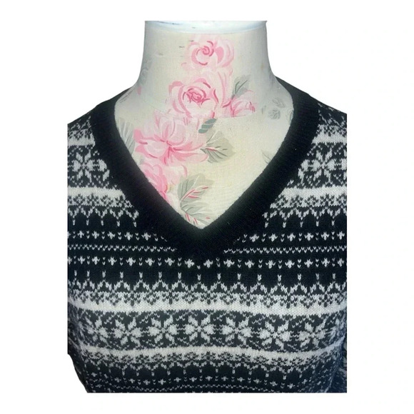 St. John’s Bay Women’s Washable Lambswool Sweater Size L - Picture 3 of 7